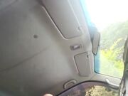 有点变态的大叔车上找了一个美女 抠她的B看着她的B打飞机就是不操 完美露脸