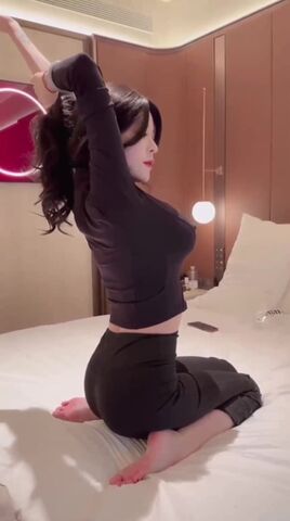 啊你不许射这才操了一会给我忍忍瑜伽老师的屁股好大没想到胸也是独一档的巨乳