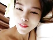 前后夹击骚妹子淫穴骚水流不停