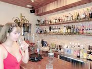 酒吧红裙网袜妹妹被操出白浆