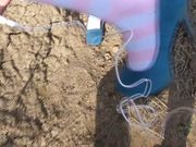 大学生野战系列第二部，妹子按摩棒爽完以后再被后入