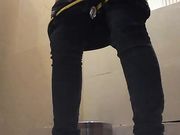 商场厕拍系列 两个妹子的滑板鞋，时尚时尚最时尚