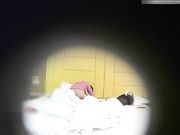 太屌了风骚苗条大奶美少妇与白胖猥琐男开房偷情啪啪居然带着孩子好销魂的表情孩子哭她还在呻吟干一半还上前喂奶