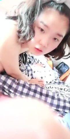 丰满大奶骚气女主播哺乳期挤奶秀
