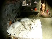 小伙没啥经验被骑几下就射了