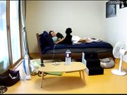 居家年轻小夫妻在床上被偷拍