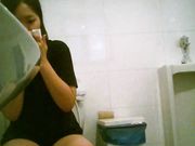 女厕偷拍来跳健美操的少妇