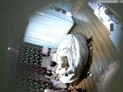 美女太饥渴了脱完衣服就玩鸡鸡