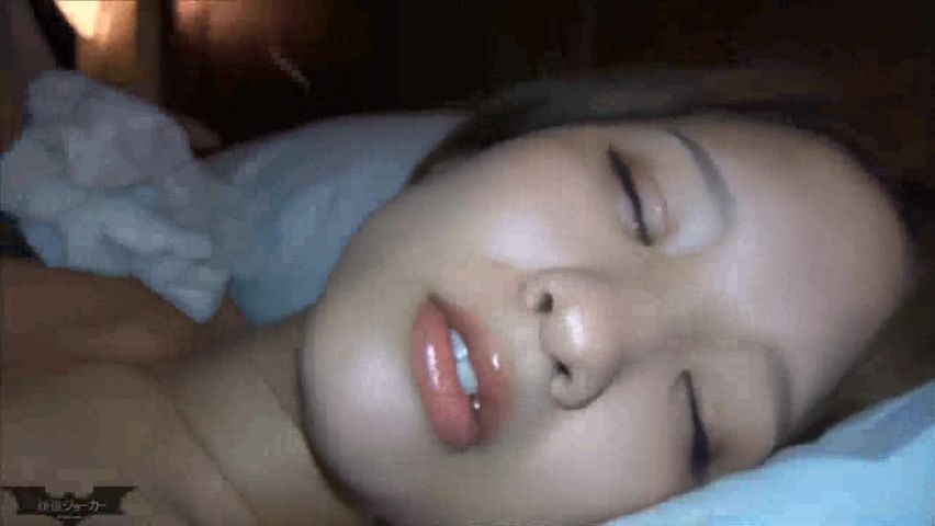 大学时期暗恋的极品女神终于在同学聚会被灌倒开房迷干了
