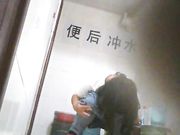 女厕偷拍 瘦弱的妹子好清纯