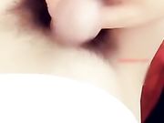 现在的主播胆真肥美女主播(R8和姨夫)大白天直接把车停在路边给司机舔鸡巴露出个逼逼很性感