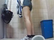 美女如云的思密达蹲厕固定偷拍背影美女