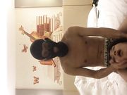 工厂打工妹子被灌醉后被各种虐玩场面太残暴