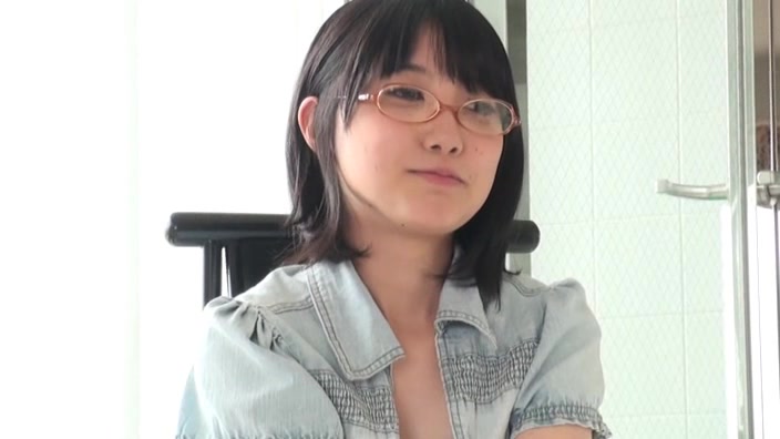 萌萌哒清纯眼睛小妹为你口爆 口活技术了得