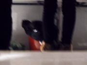 大型活动现场后台厕拍 美女们有说有笑的都很开心啊