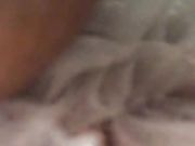 两个骚货一间房一个浴盆一张床直啤酒瓶子大茄子猛插浪逼
