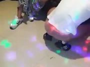 喝大了的极品白虎少妇KTV里躺沙发上被三男轮流干