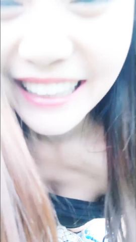 网红美女剧情演绎户外勾引离异的大叔在车来车往的路边做爱