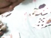 逗逼小青年裸体玩斗地主输的要拔阴毛妹子还说自己毛太难拨