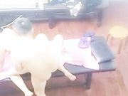 窗户外偸拍肥臀少妇给顾客全套服务小按摩床玩出这么多花样