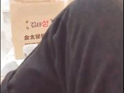 美女演绎家政工作人员上门打扫卫生女主不在家被男主调戏啪啪啪内射中出对白精彩