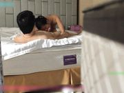 小痞哥宾馆嫖妓2这小姐也不是善茬看小痞哥鸡巴都红肿了