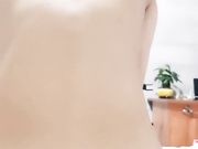 苗条身材白皙妹子双人啪啪 白色丝袜口交上位骑乘自己套弄后入猛干