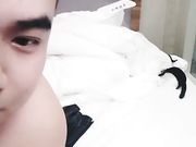 苗条妹子双人秀 四肢被头套男铐在床上高端道具跳蛋震动逼逼