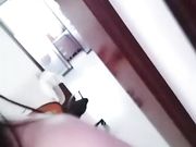 姐妹一起玩直播，露脸全裸道具自慰，把妹妹抱在怀中给她吃奶子