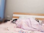 瞳孔大美女首次手机直播操逼内射.