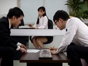 「你的处男之身…我要来夺走啦？」在办公室被诱惑