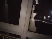 在阳台拉上窗帘猛干
