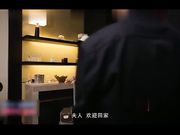 寂寞美少妇卧室手淫洗澡时勾引管家