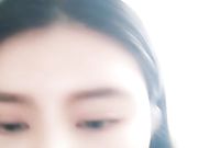 那淫荡的表情舔着鸡巴真是舒服，主动骑上去被小哥捏着奶
