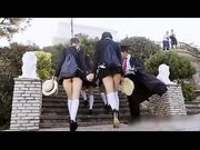 大奶骚妻在家中3P壹边口交壹边被人干