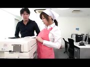 写字楼里的清洁小姐姐被男员工轮奸