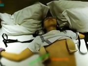 性感漂亮的牛仔短裤小姐姐KTV唱歌喝多后被朋友带到酒店手脚绑在床上尽情啪啪拍摄