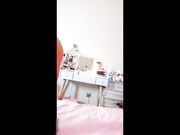 巨乳卷发妹口交深喉整根鸡巴都吃进去了舔硬了开始抽插嫩逼