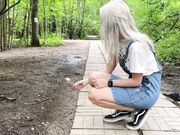 网红八字巨乳嫩妹伊娃清纯牛仔连衣裙公园散步露出找个人少的地方啪啪野战
