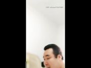 长得有点像迪丽热巴的妹子跟胖哥直播露脸做爱