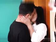 偷情实录,淫荡浪贱的人妻被老公捉奸在床