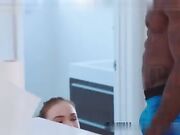 这个妹子身材颜值真给力,可惜就是被男人糟蹋多了