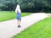 穿着装满精液的内裤逛公园婊子 Eva Elfie 挨肏后，穿着装满精液的内裤