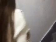 好赌少妇打麻将输钱被雀友以吃宵夜的名义骗到楼梯间打炮
