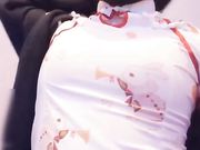 三寸萝莉之旗袍潮吹香蕉君 假阳具抽插超粉嫩鲍