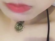 聊了很久的漂亮人妻给我展示美丽的身体