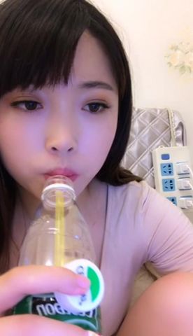 巨乳美女主播九零嫩模潮喷秀凌晨自慰大秀插到喷水