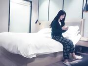小天娱乐探花胖哥代班 格子裤颜值不错外围妹子 按头口交后入侧入猛