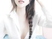 麻花辫白皙美乳眼镜妹子3P淫乱 按头插嘴骑乘边操边口交