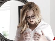 金发女郎Alexa Grace深钻Blonde Schoolgirl Alexa Grace getting